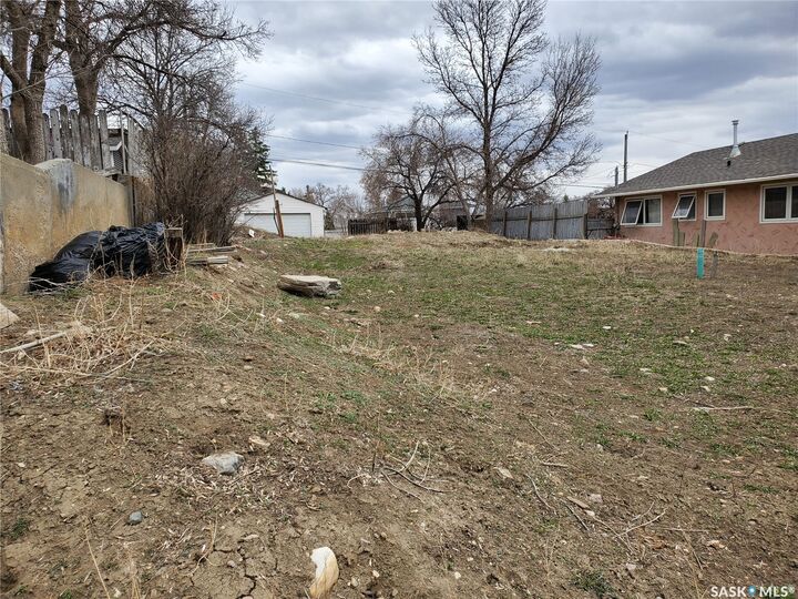 Property Photo: 311 10th Avenue NW SK S9H 1B7