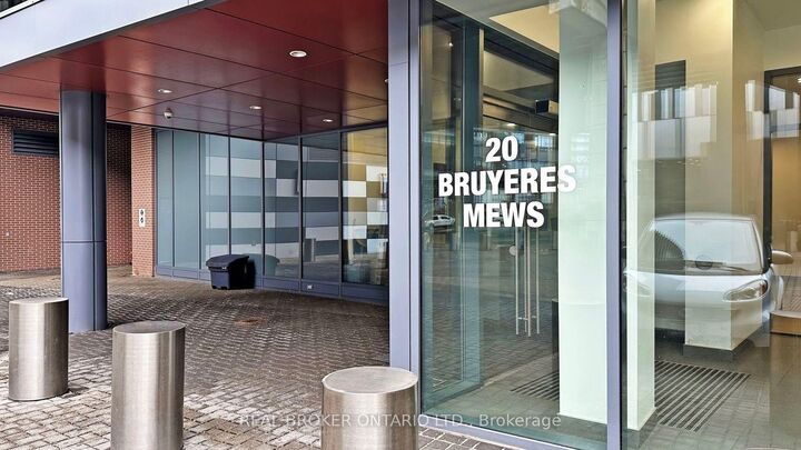 Property Photo:  20 Bruyeres Mews 910  ON M5V 0G8 