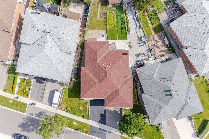 Property Photo:  43 Elana Drive  ON M3N 2C1 