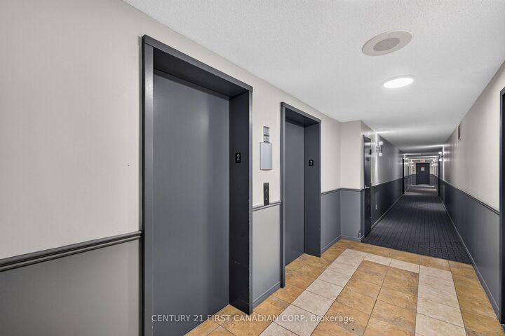 Property Photo:  30 Chapman Court 203  ON N6G 4Y4 