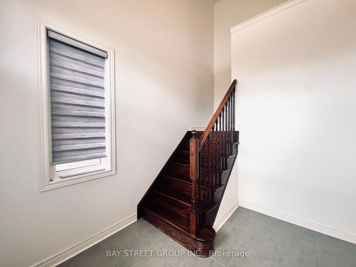 Property Photo:  81 Sutcliffe Way Master Room  ON L9R 0N9 