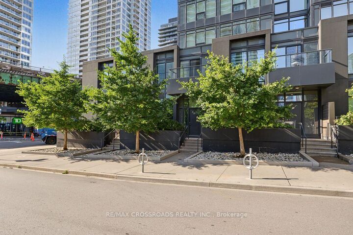 Property Photo:  58 Queens Wharf Road Th05  ON M5V 0J9 