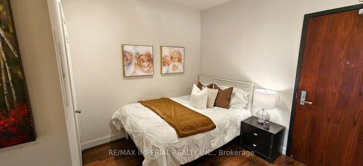 Property Photo: 25 Oxley Street 405 ON M5V 2J5