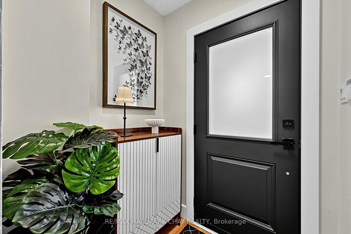 Photo de la propriété: 16 Buggs Gate ON L4M 7A9