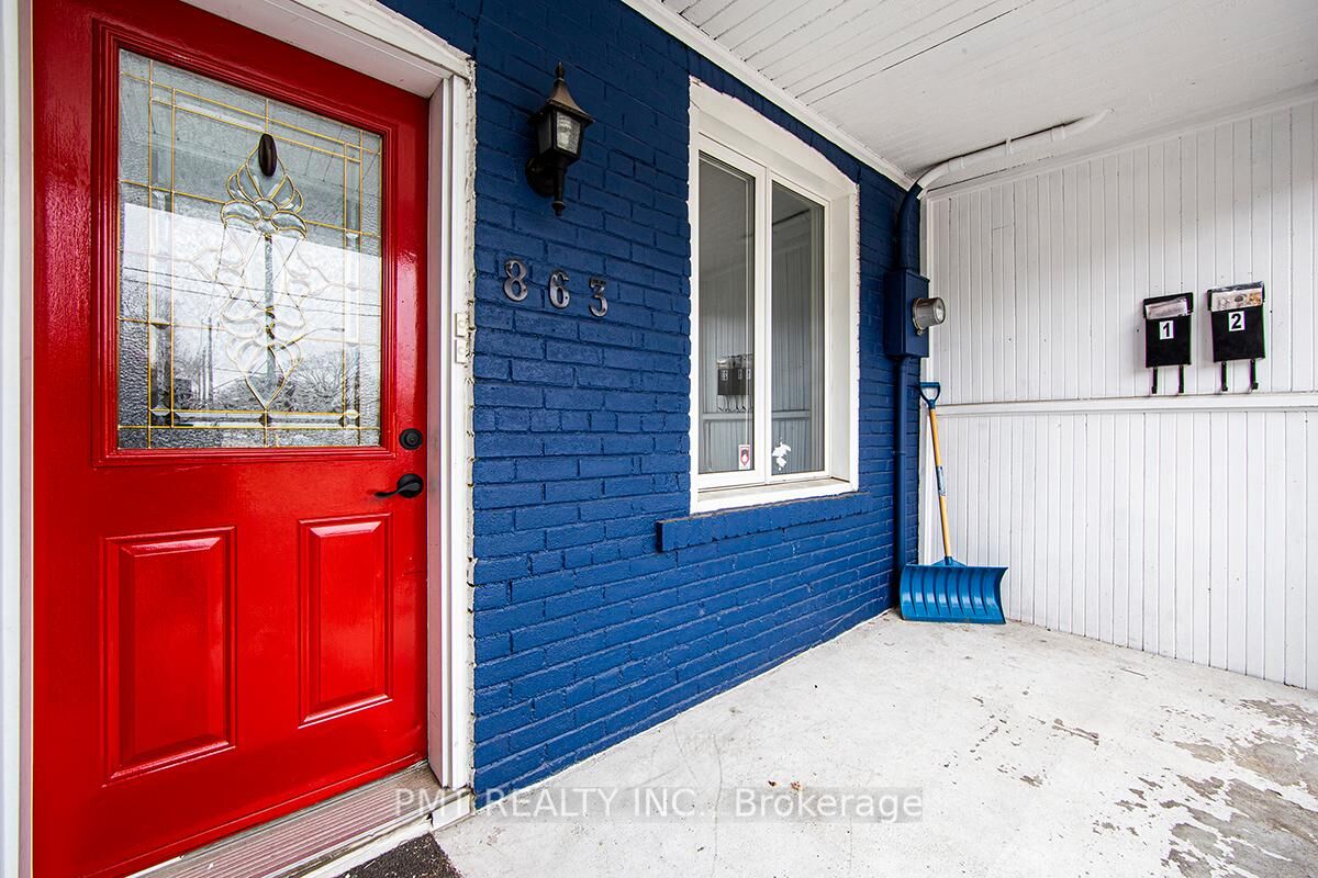 Photo de la propriété:  863 Pape Avenue Main  ON M4K 3T7 