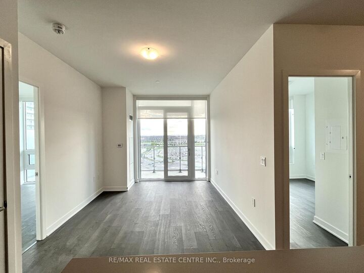 Property Photo:  4655 Metcalfe Avenue 1101  ON L5M 0Z7 