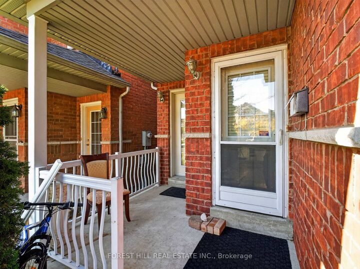 Photo de la propriété:  16 San Gabriele Place  ON M9L 3A4 