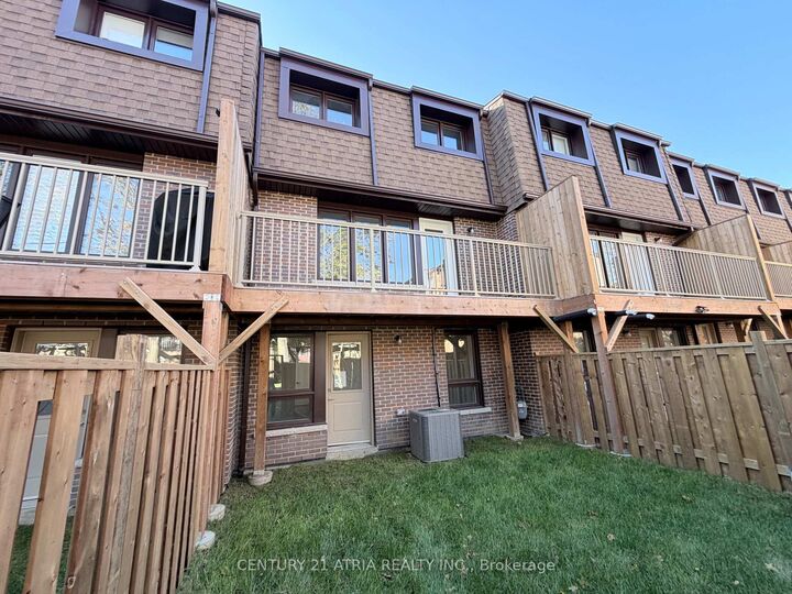 Property Photo:  11 Plaisance Road 5  ON L4C 5H1 