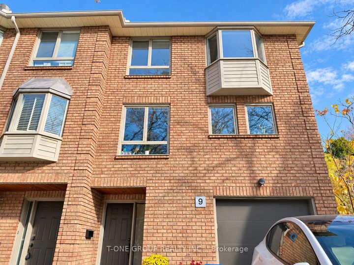 Property Photo:  125 Weldrick Road W 9  ON L4C 3V2 