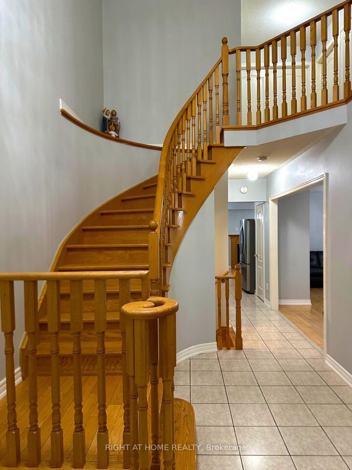 Property Photo: 660 Garden Walk ON L5W 1V9