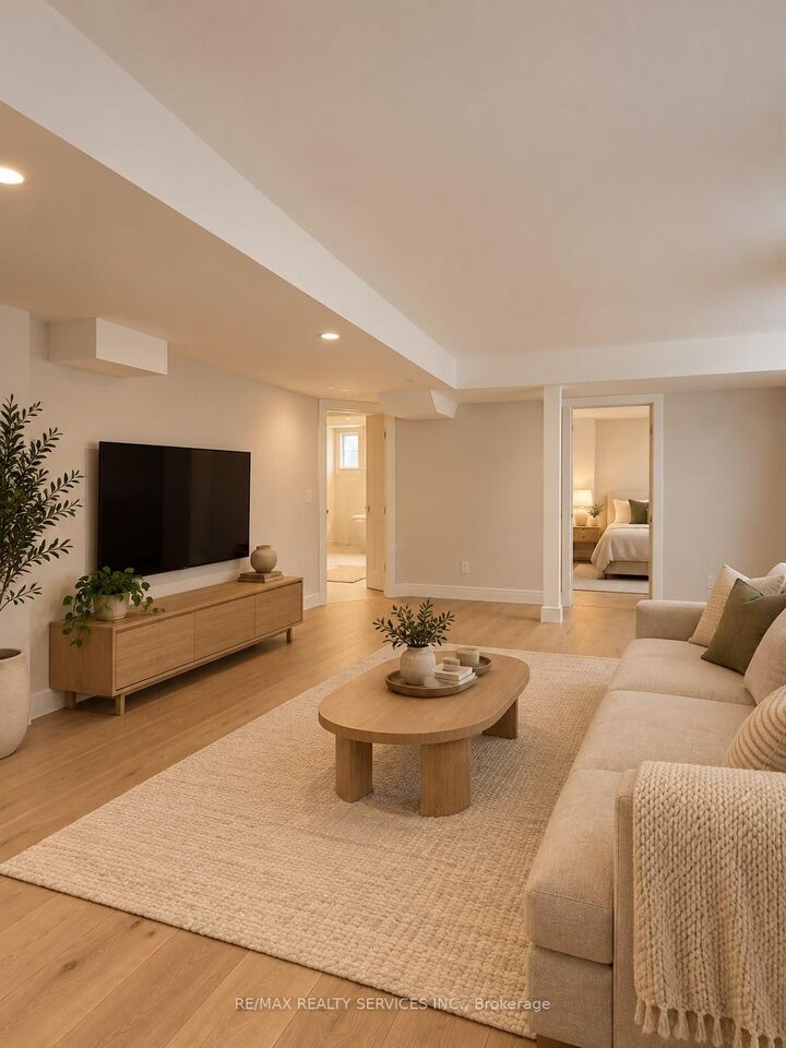 Property Photo: 62 Tweedhill Avenue Lower ON L7C 4K2