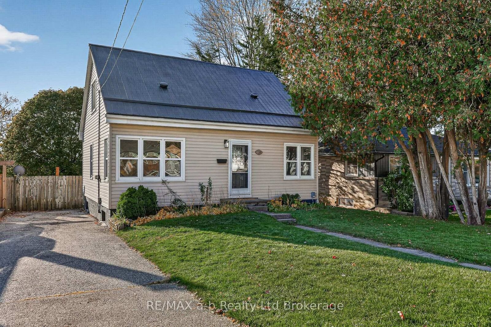 Property Photo:  157 Innes Street  ON N5L 2R6 