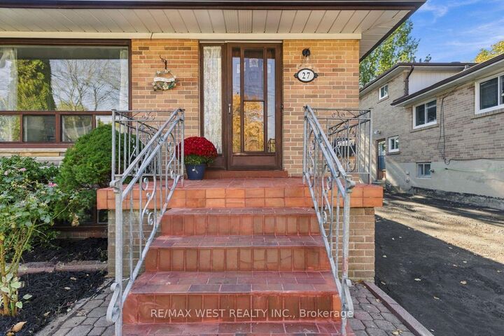 Property Photo:  27 Gardentree Street  ON M1E 2E8 
