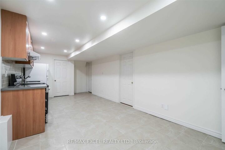 Property Photo:  125 Mary Pearson Drive Bsmt  ON L3S 3E9 