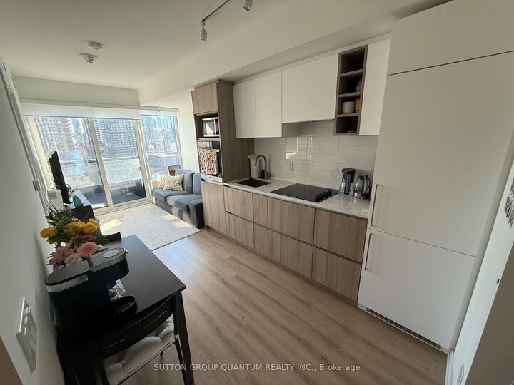 Property Photo:  319 Jarvis Street 2017  ON M5B 0C8 