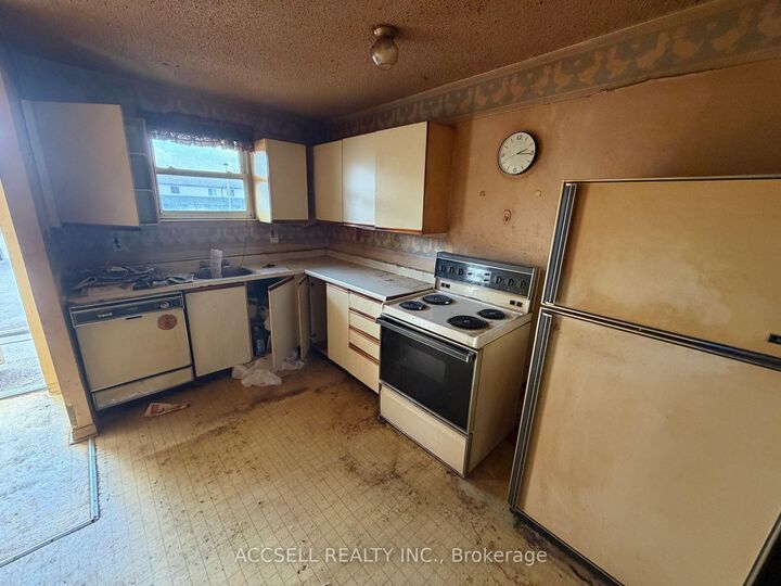 Property Photo:  1919 Trafalgar Street 73  ON N5V 1A1 