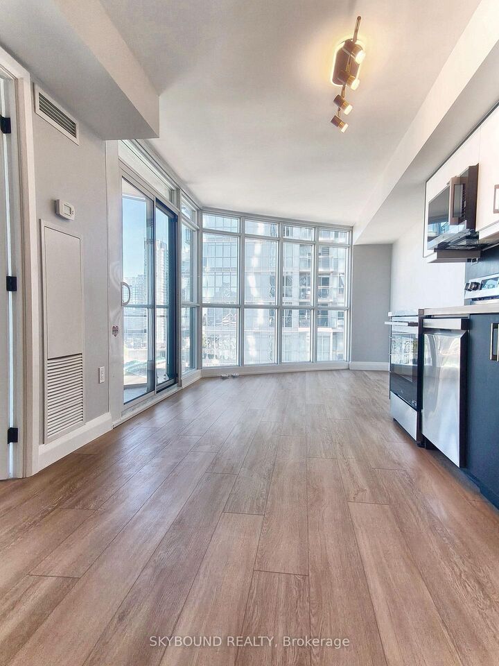 Property Photo:  21 Iceboat Terrace 1102  ON M5V 4A9 