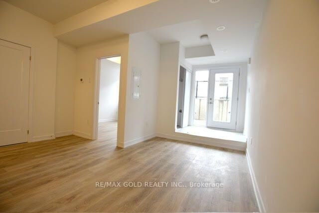 Property Photo:  25 Palace Street P36  ON N2E 0L2 