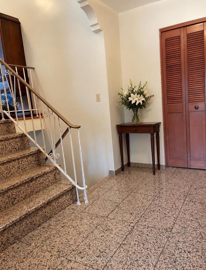Property Photo:  15 Penlake Court  ON L9C 5Y6 