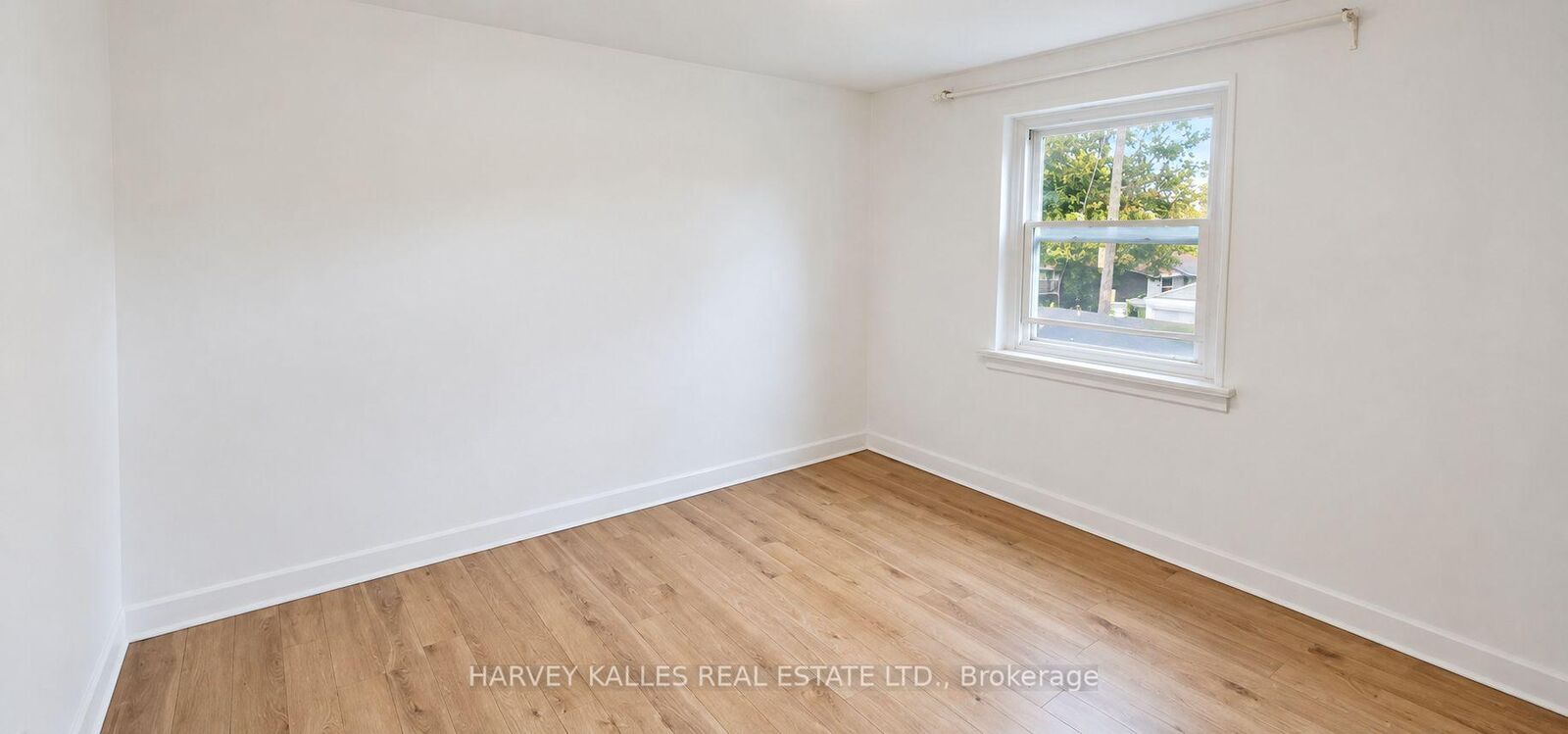 Property Photo:  2905 St Clair Avenue E 6  ON M4B 1N5 