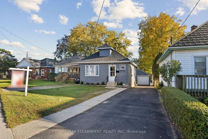 Property Photo:  899 Hamilton Road  ON N5Z 1W1 
