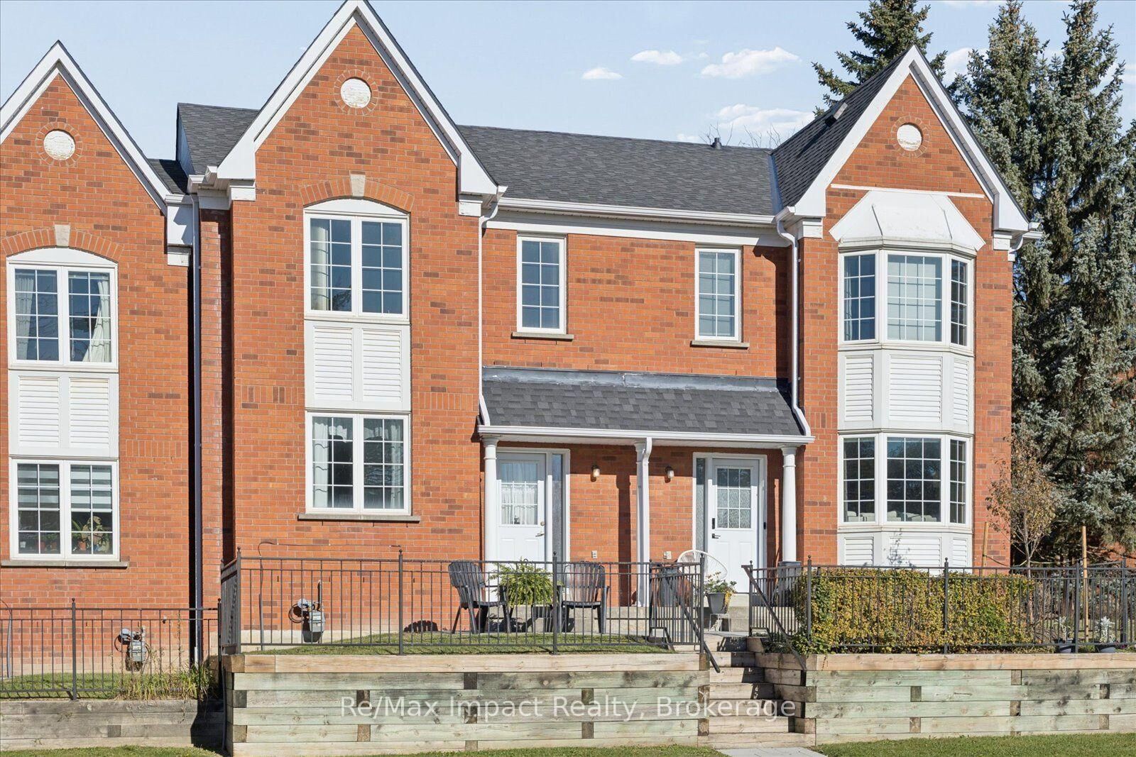Property Photo: 10 Bassett Boulevard 53 ON L1N 9C4