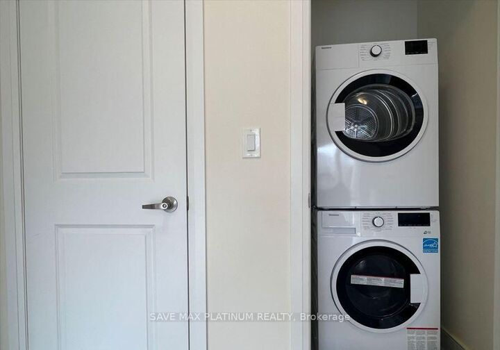 Property Photo:  165 Tapscott Road 08  ON M1B 0E8 