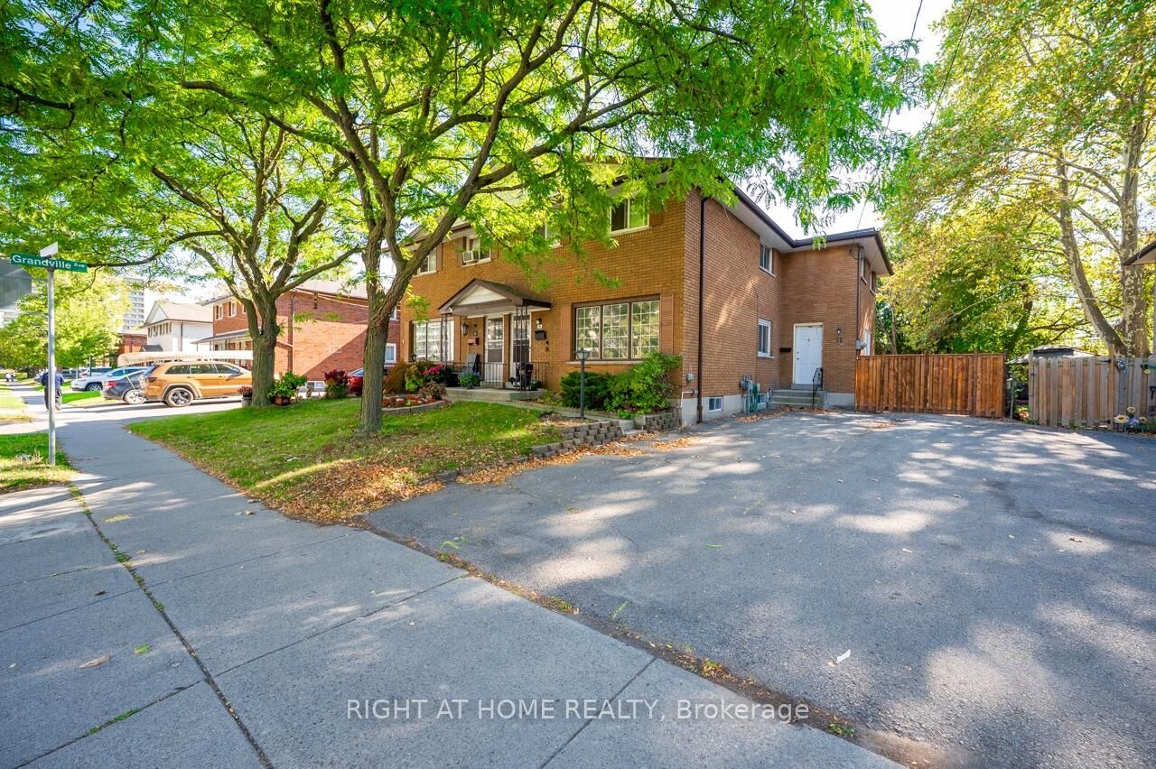 Property Photo:  72 Delawana Drive  ON L8E 1G4 
