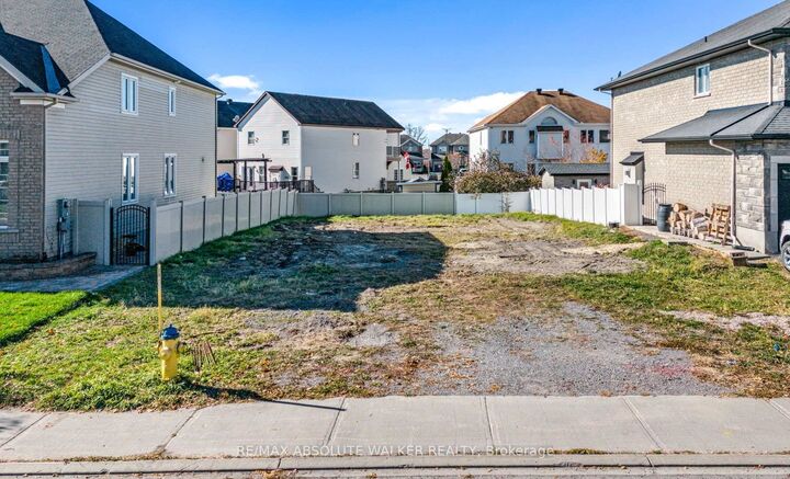 Property Photo:  820 Percifor Way  ON K1W 0B4 
