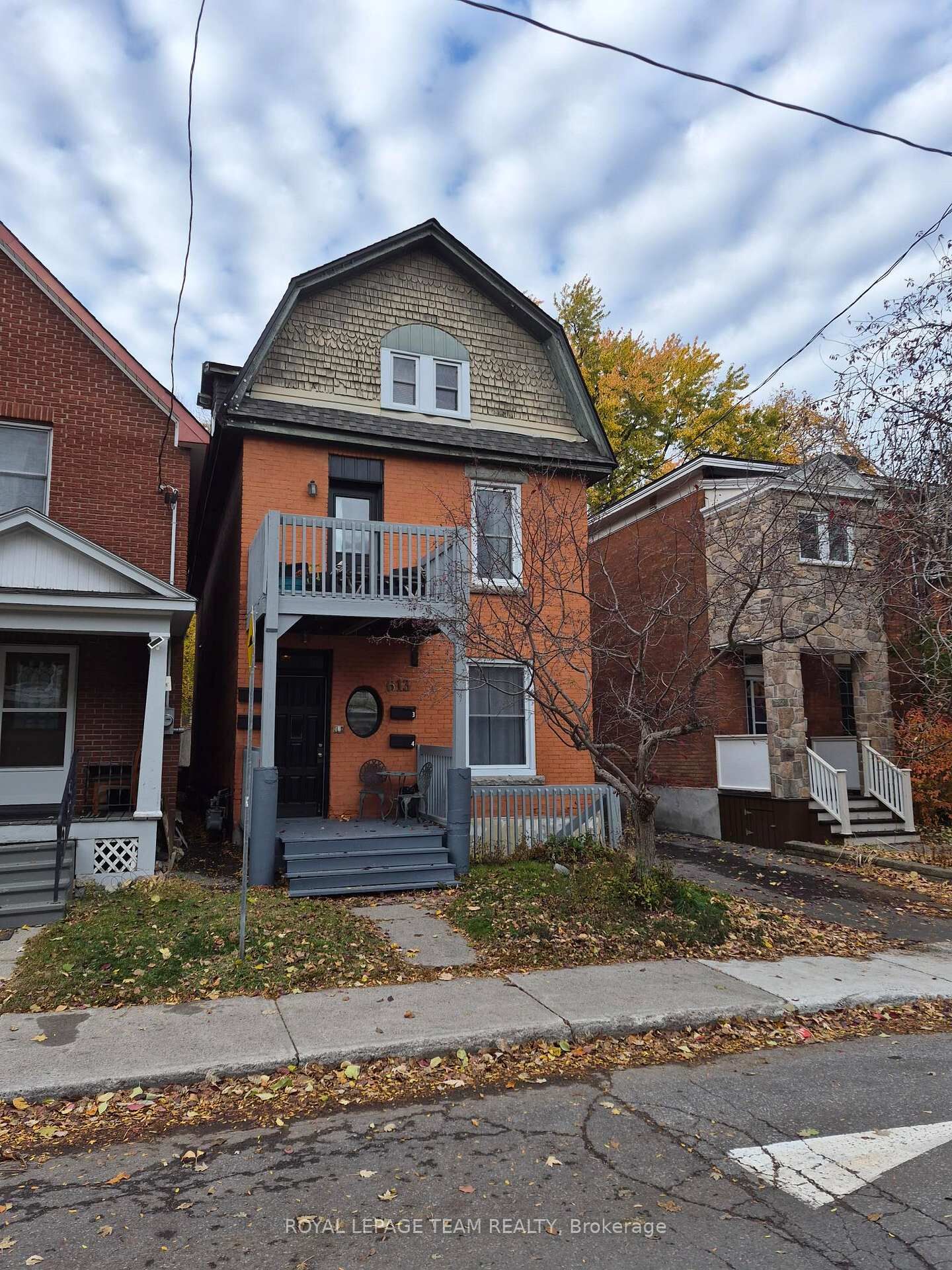 Property Photo:  613 Gilmour Street 4  ON K1R 5L7 