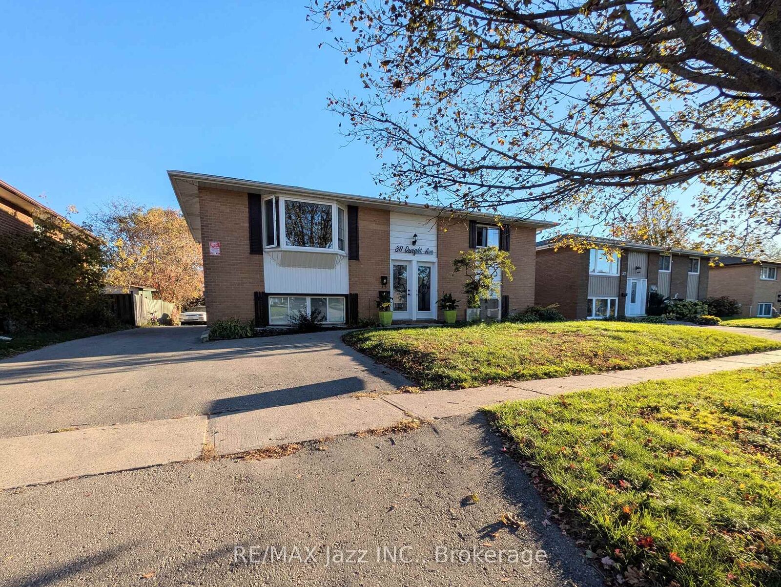 Property Photo:  311 Dwight Avenue 2  ON L1J 1K8 
