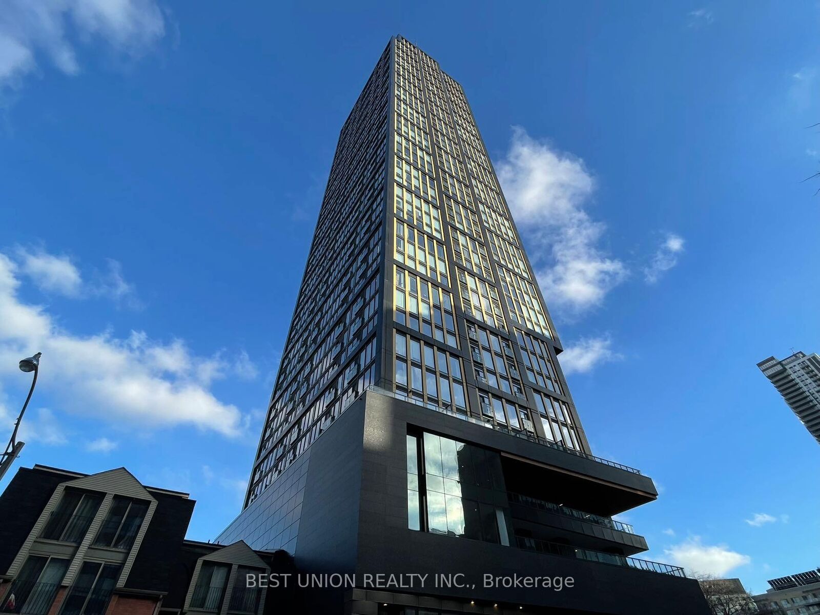 Property Photo:  319 Jarvis Street 4705  ON M5B 0C8 