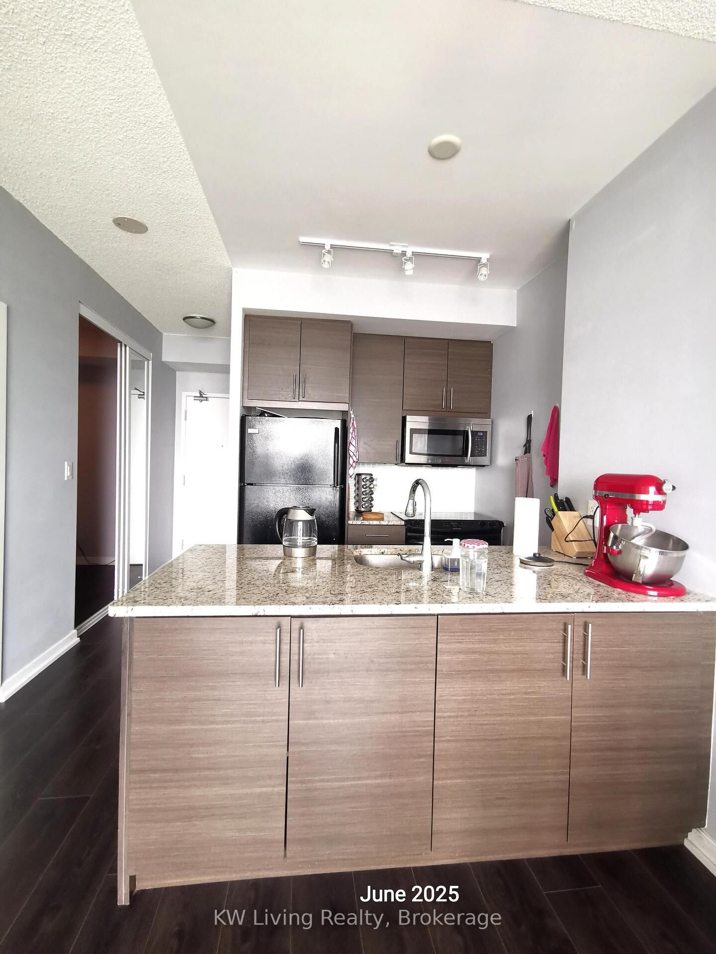 Property Photo:  70 Forest Manor Road 2805  ON M2J 0A9 