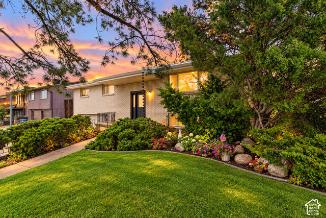 Property Photo: 9565 S Indian Ridge Dr UT 84092