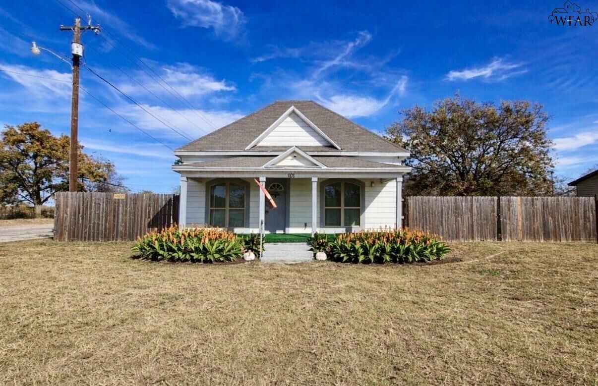 Property Photo:  101 S Walnut Street  TX 76377 