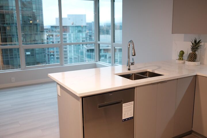 Property Photo:  555 Jervis Street 2303  BC V6E 4N1 