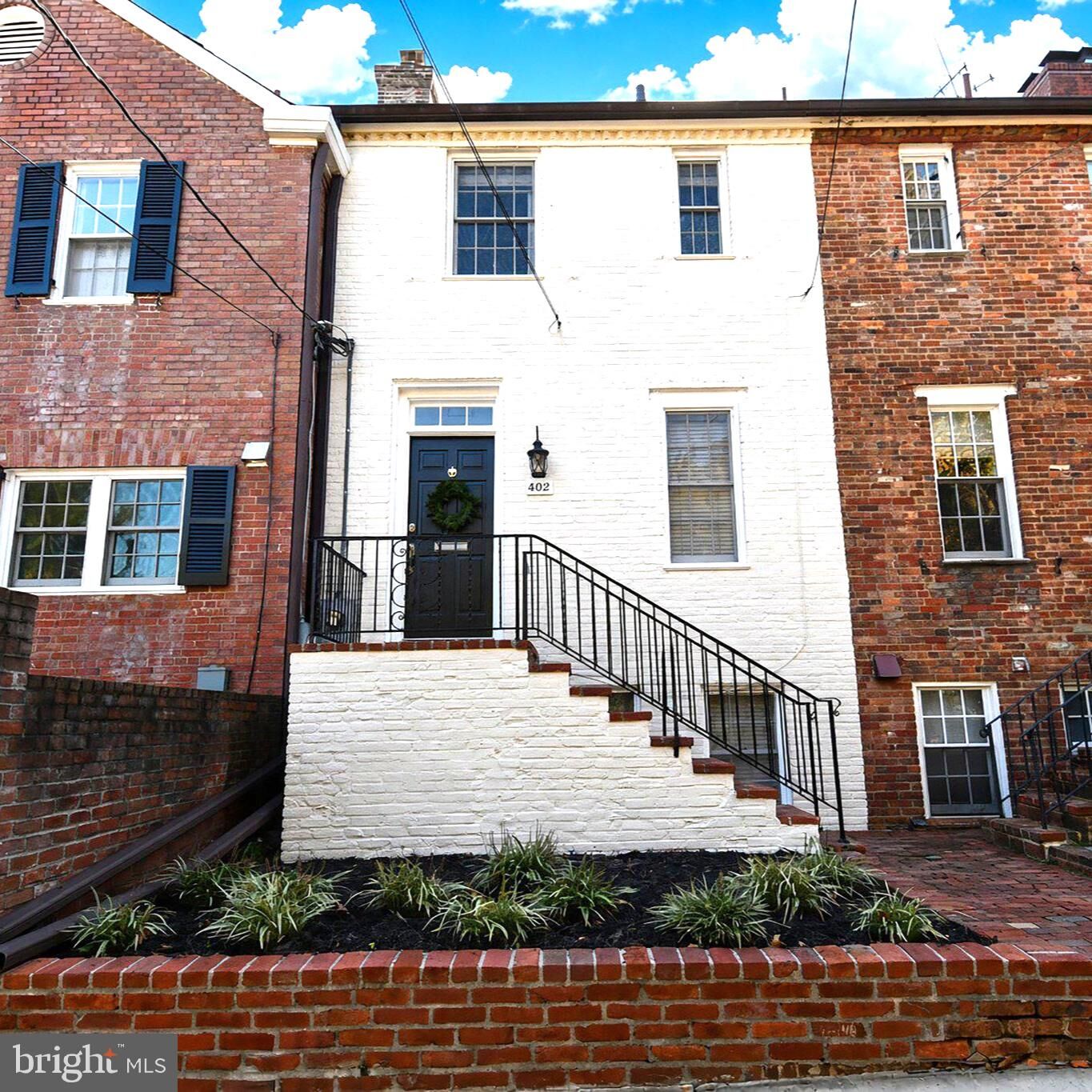 Property Photo:  402 Jefferson Street  VA 22314 