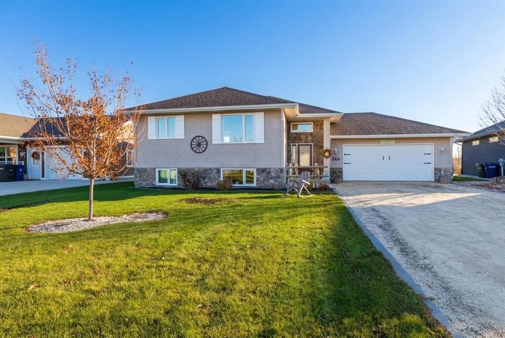 Property Photo:  244 Greentree Drive  MB R0A 0R0 