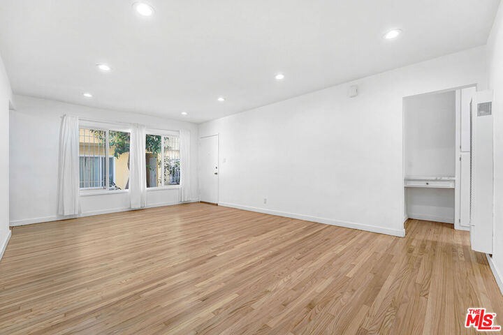 Property Photo:  1108 S Sherbourne Dr, Unit 3  CA 90035 