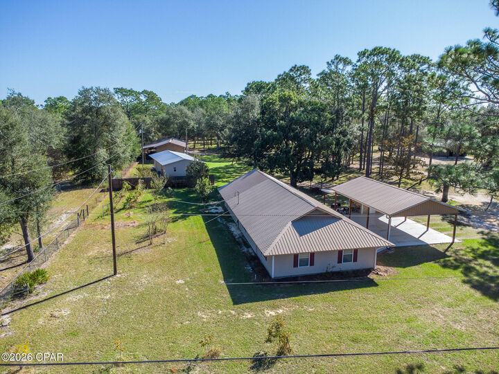 Property Photo: 13816 Fiddlers Green Road FL 32409