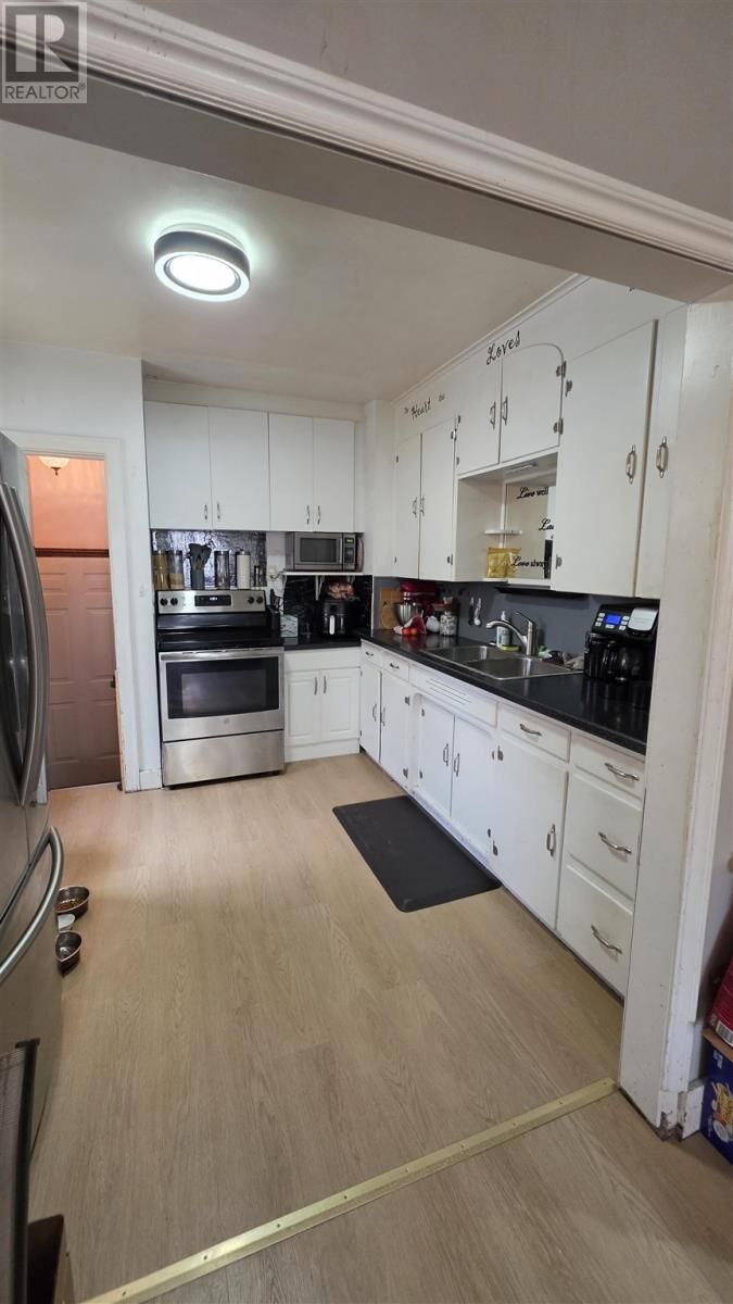 Property Photo:  54 St. Georges Ave E  ON P6B 1W7 