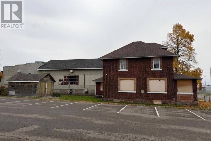 Property Photo: 454 Albert St ON P6A 1C3