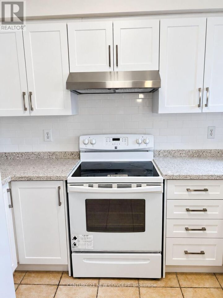Property Photo: 75 Grasslands Avenue ON L4B 4K5