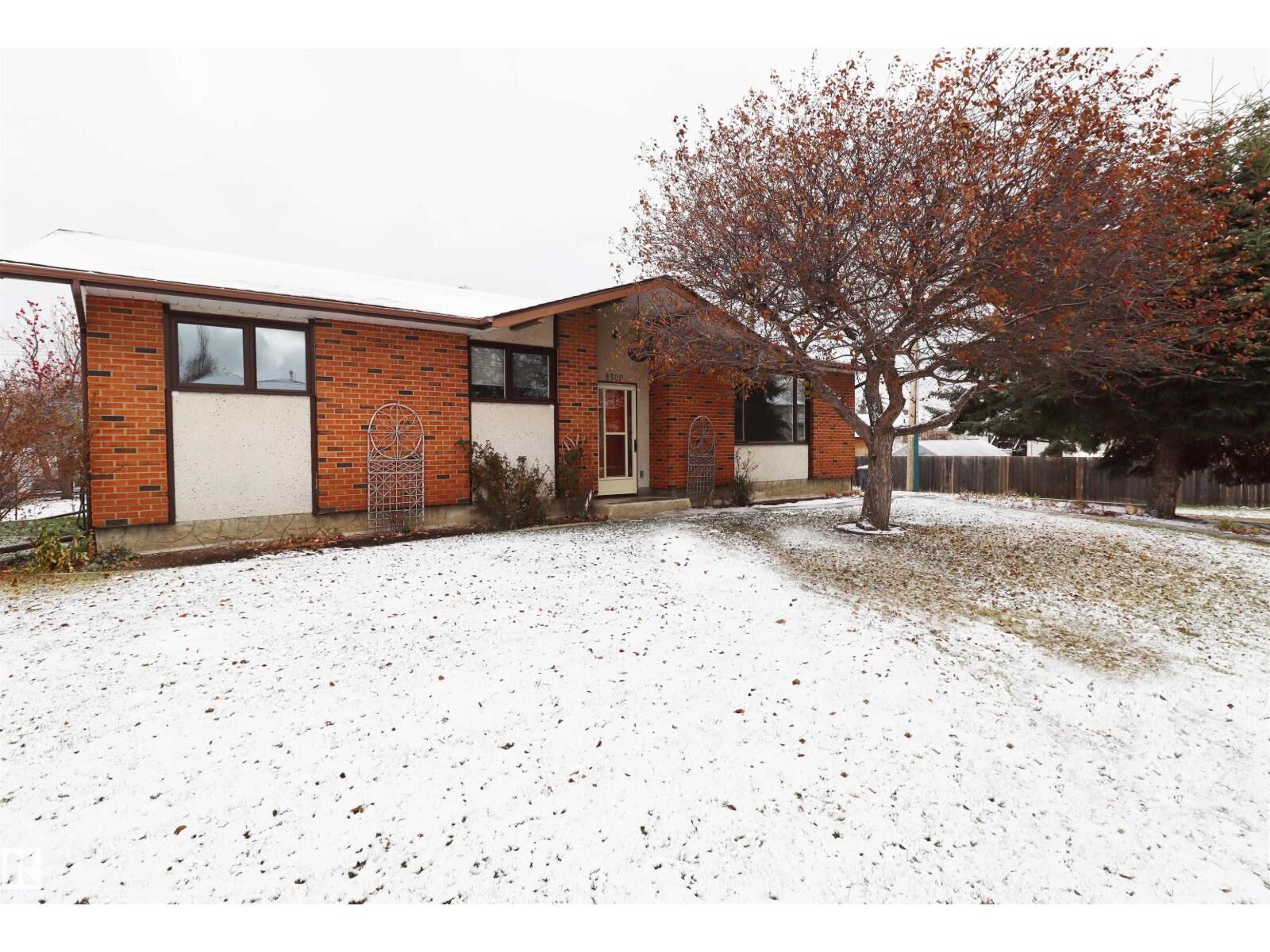 Property Photo: 4308 44 Av AB T7A 1G2