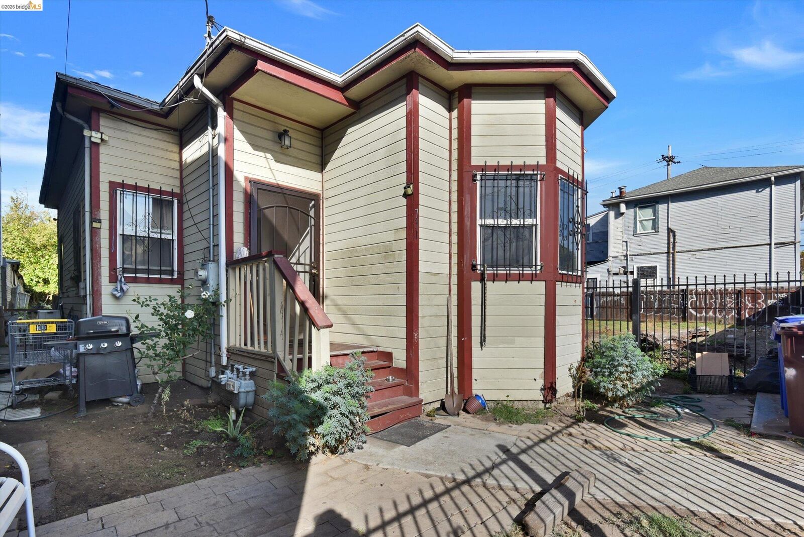Property Photo: 731 Campbell St CA 94607