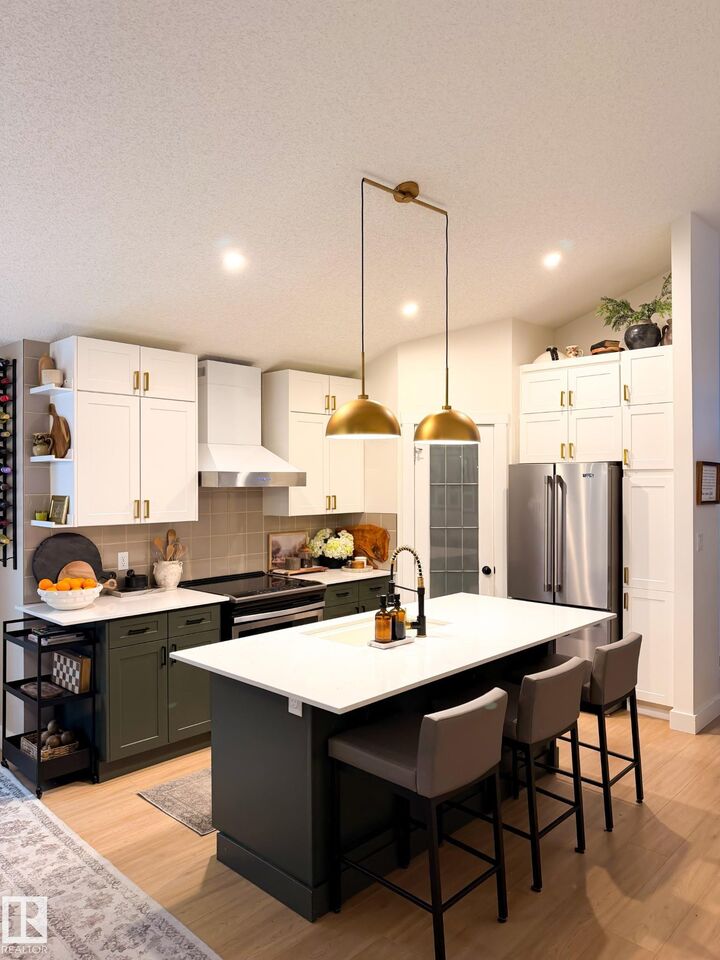 Property Photo:  2603 Marion Place SW  AB T6W 1P9 
