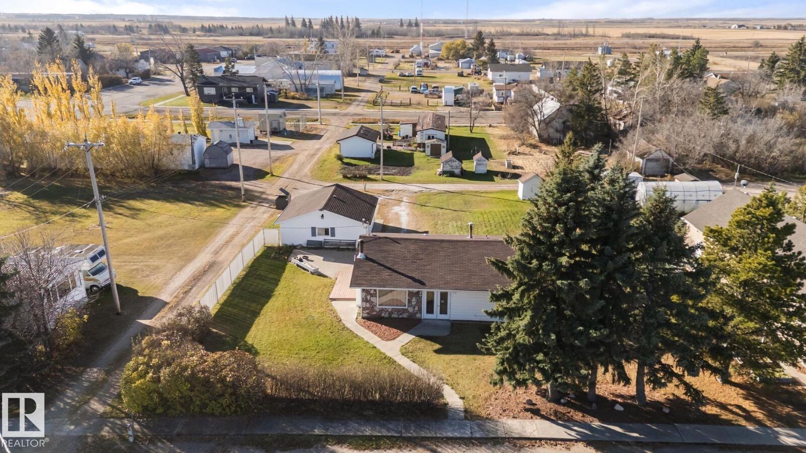 Property Photo:  503 4 Avenue  AB T0B 0R0 