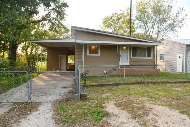 Property Photo:  220 N Glenwood Street  KS 67337 