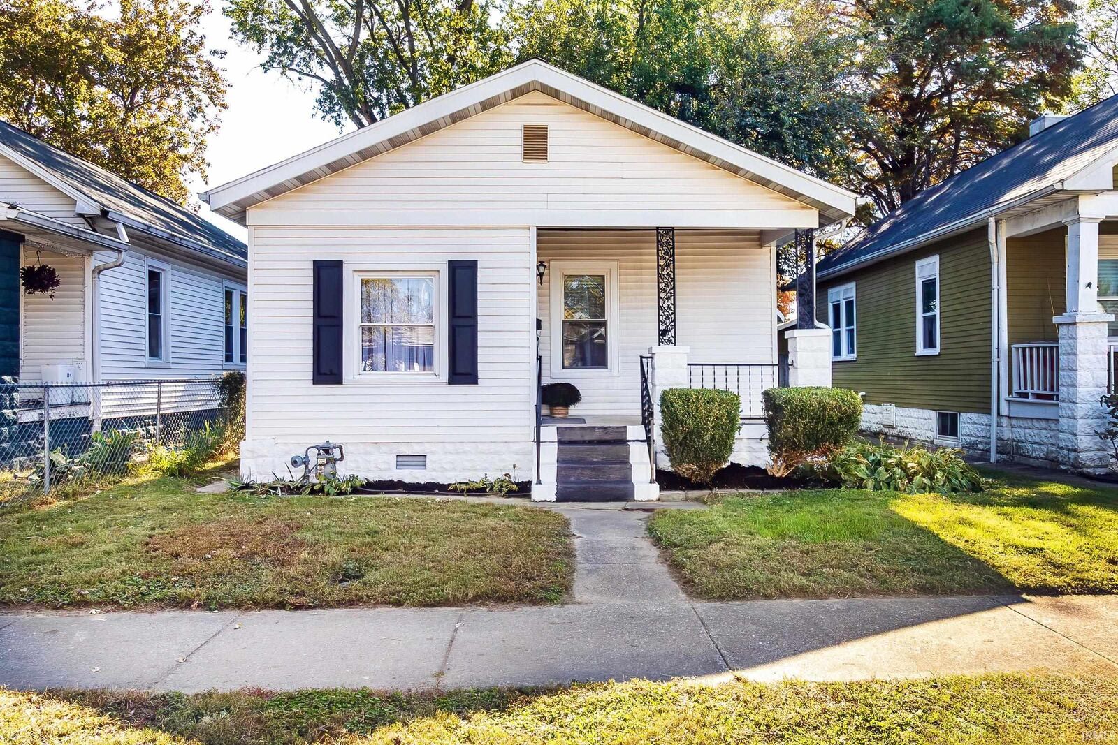 Property Photo:  725 E Oregon Road  IN 47711 