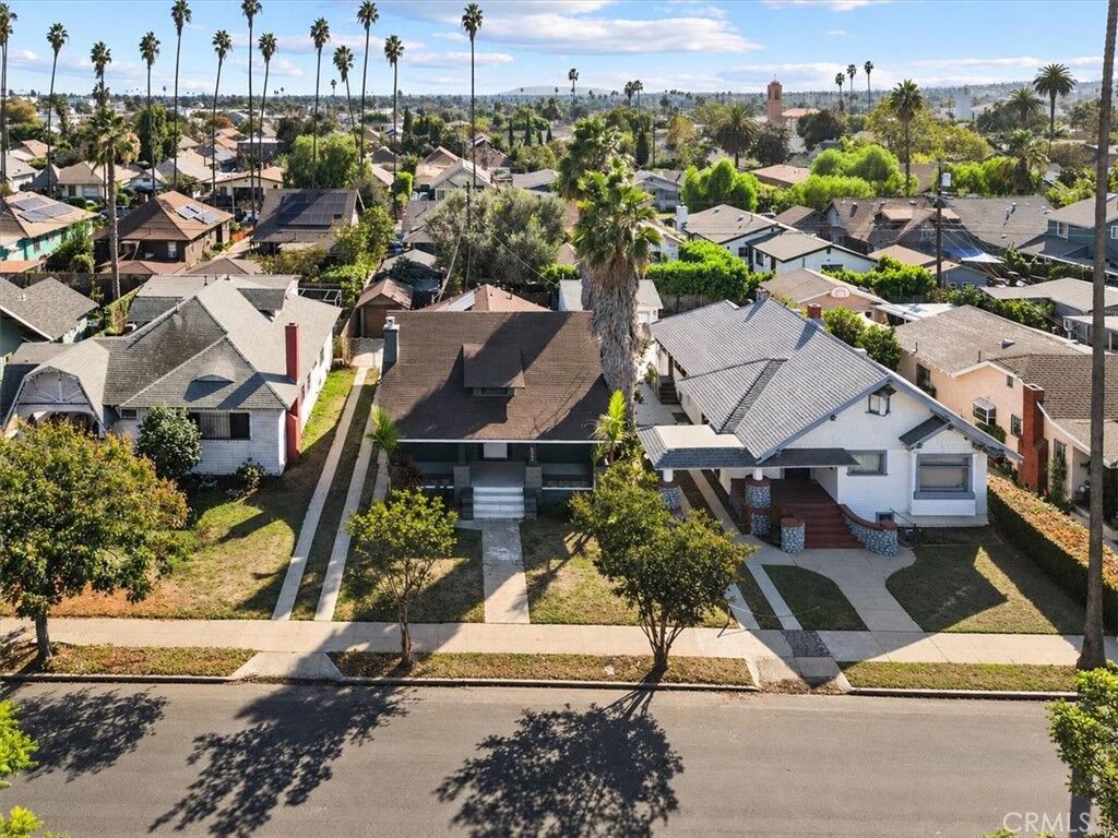 Property Photo:  2134 W 29th  CA 90018 
